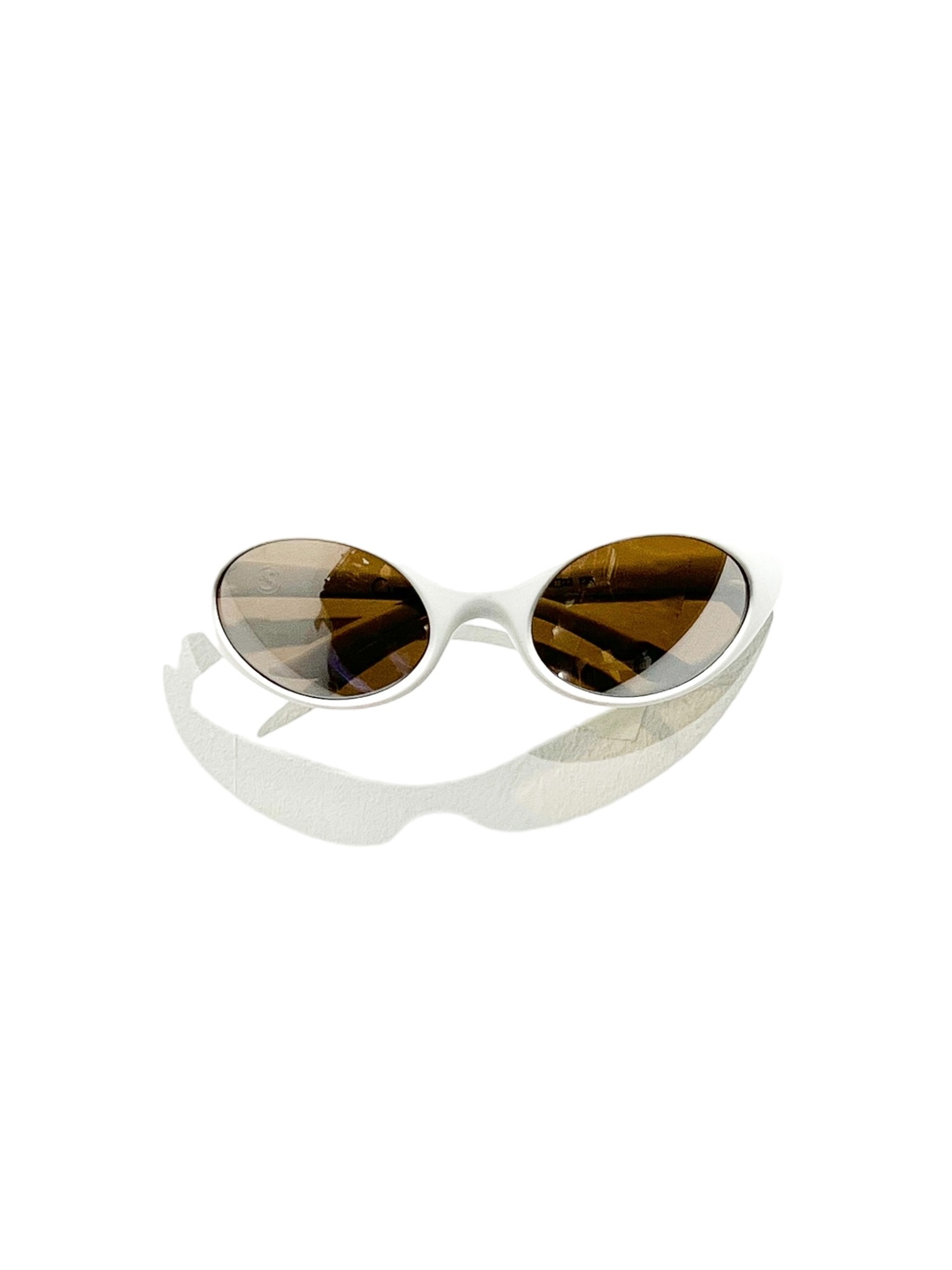 Leisure Frame Vintage Sunglasses (White)